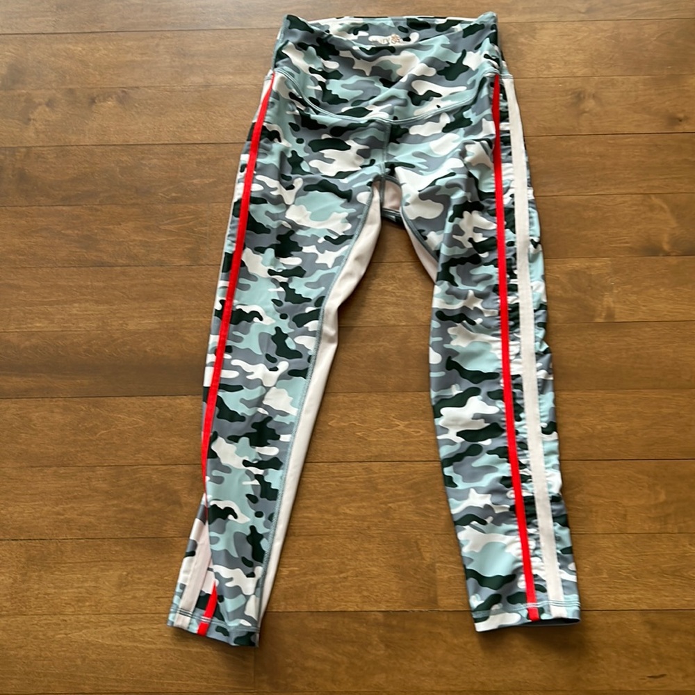 Camo Active Leggings size S